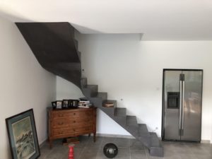 Réalisation d’un béton ciré sur un escalier